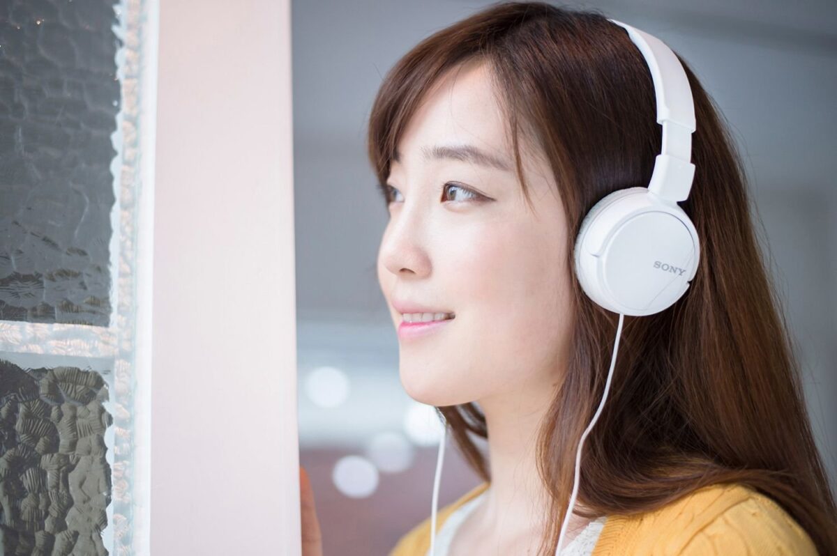 Sony MDR-ZX110A Wired On Ear Headphone without Mic (White) - Image 4